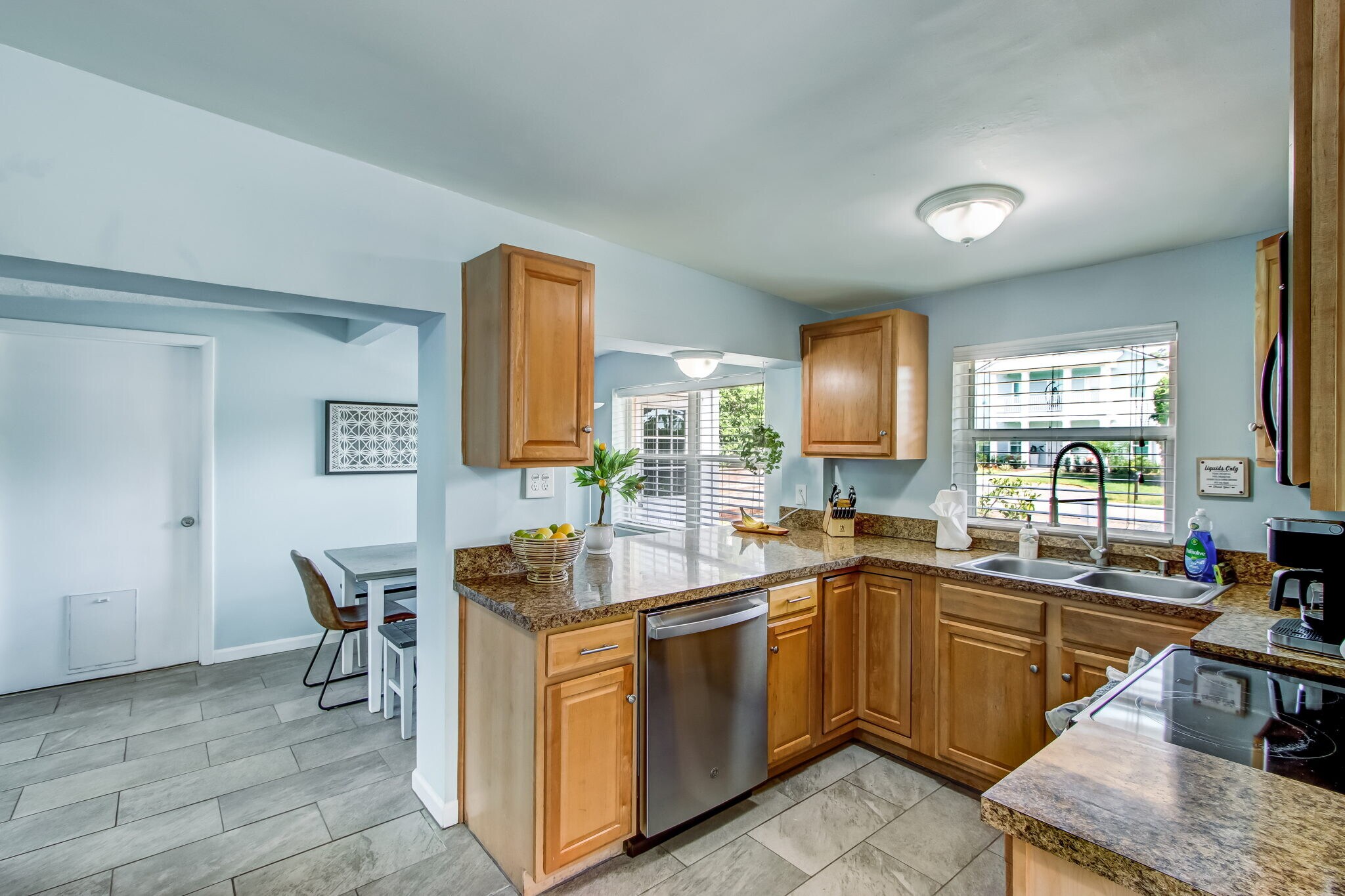 Building Photo - 826 5th Ave N