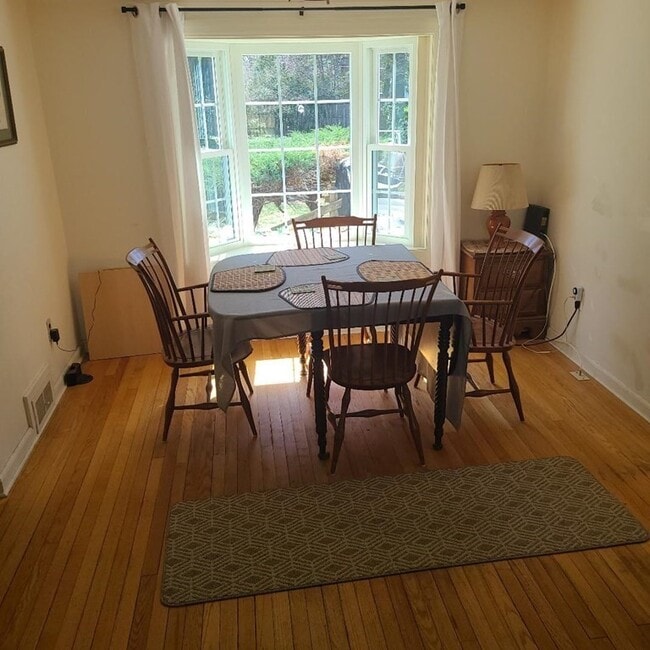 Building Photo - 44 Silver St