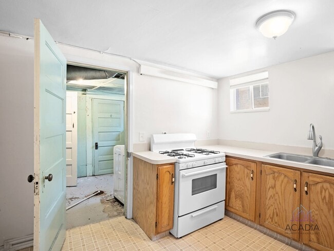 Building Photo - Lar-125 E 600 N Provo, UT 84606