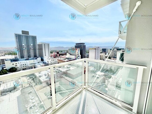 Building Photo - Modern 1 Bedroom 1 Bath Luxury Condo at Th...