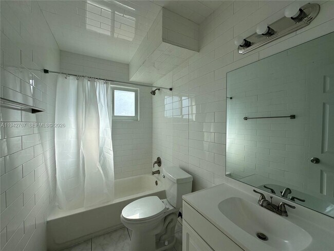 Building Photo - 1400 NE 56th St