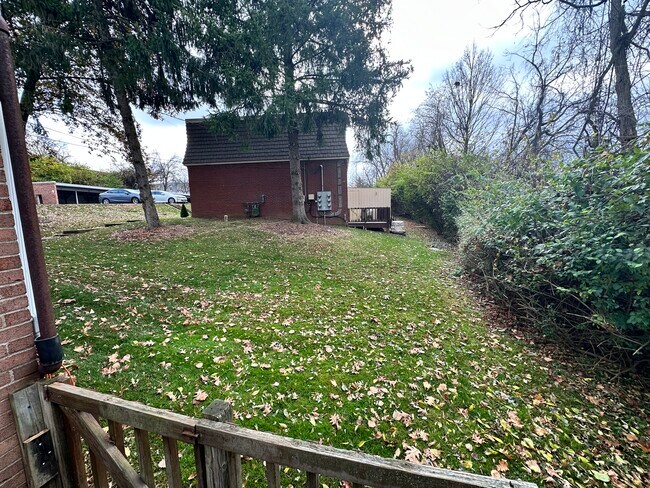 Building Photo - 658 Carriage Cir