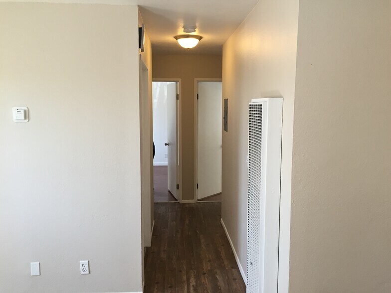 Building Photo - 2123 Alsace Ave