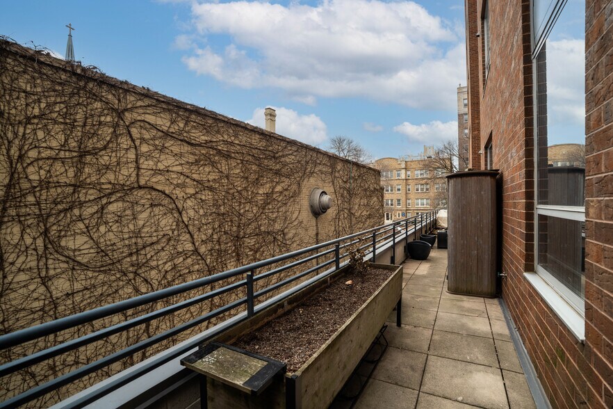 Deck - 1111 N Marshall St