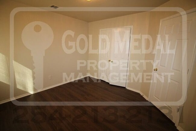 Building Photo - Willamette Wins – Where Convenience Meets Everyday Living!