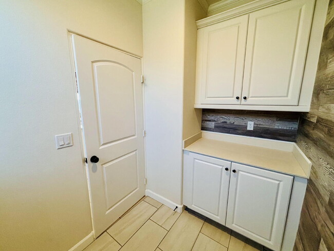 Building Photo - Gorgeous 3 bd, 4 ba Townhome in 55+ Community