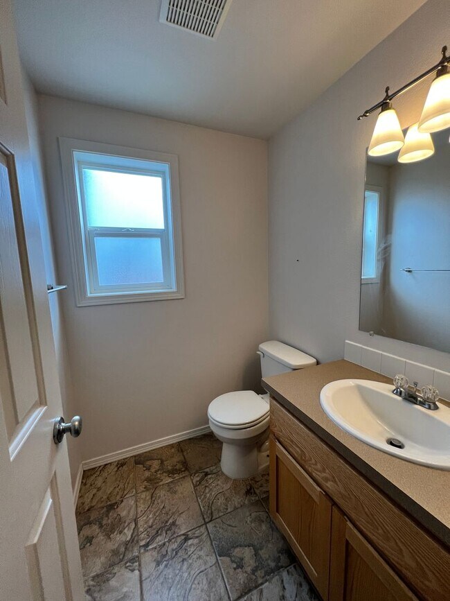 Building Photo - Beautifully Updated Home in Sage Point School District!