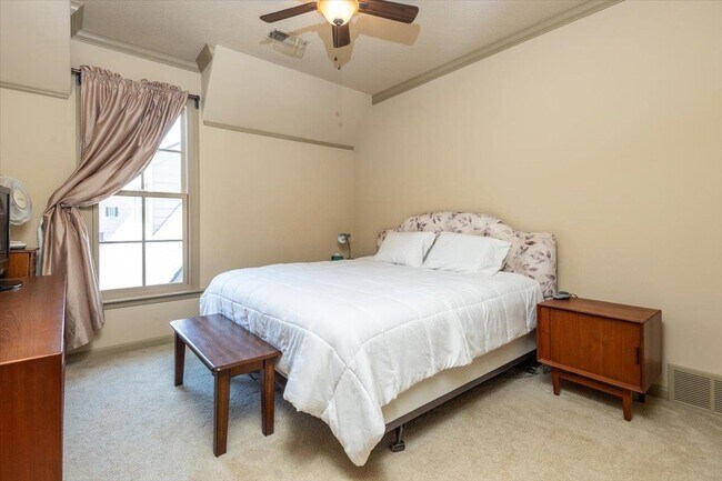 Building Photo - 5208 Prairie Sky Dr