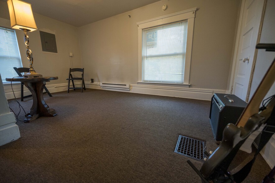 Bedroom - 319 N Sycamore St