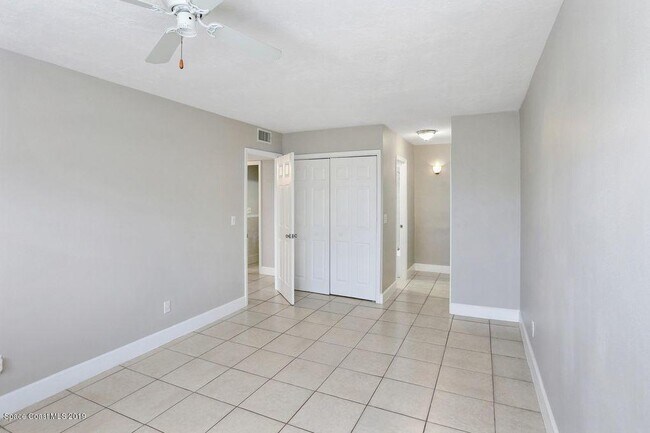 Building Photo - 223 Columbia Dr