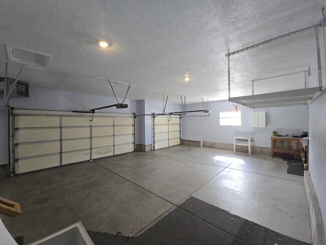 Building Photo - 1361 N 325 E