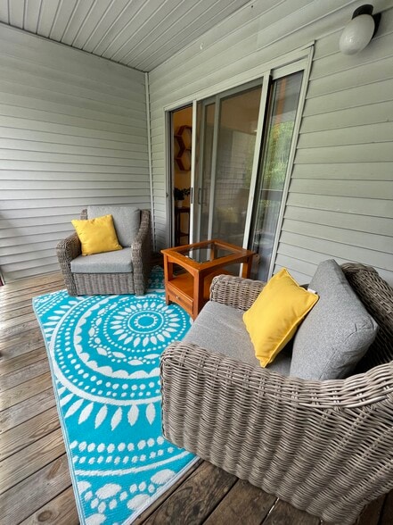 shared balcony - 403 Berryfield Ln