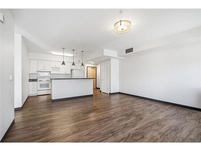 Building Photo - 2318 Jefferson St NE