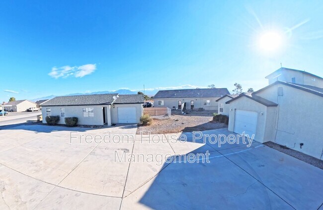 Building Photo - 1381 Ogallala St