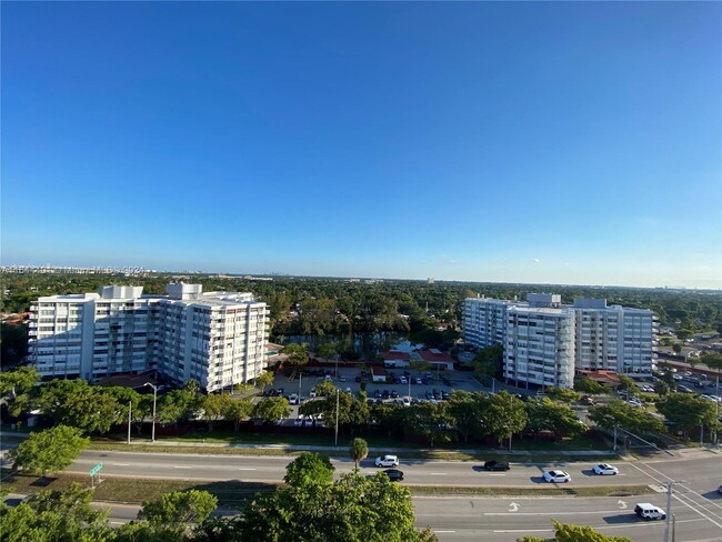 Building Photo - 1200 NE Miami Gardens Dr