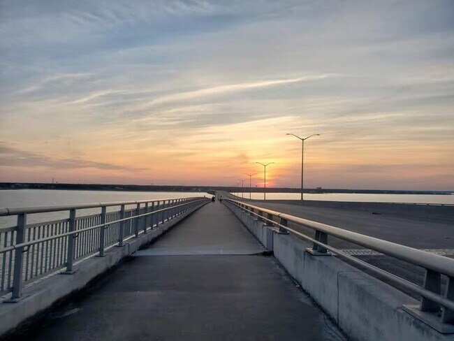 Building Photo - 506 N Beach Blvd