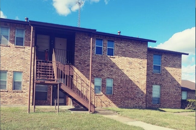 Building Photo - 1510 E Loop 304