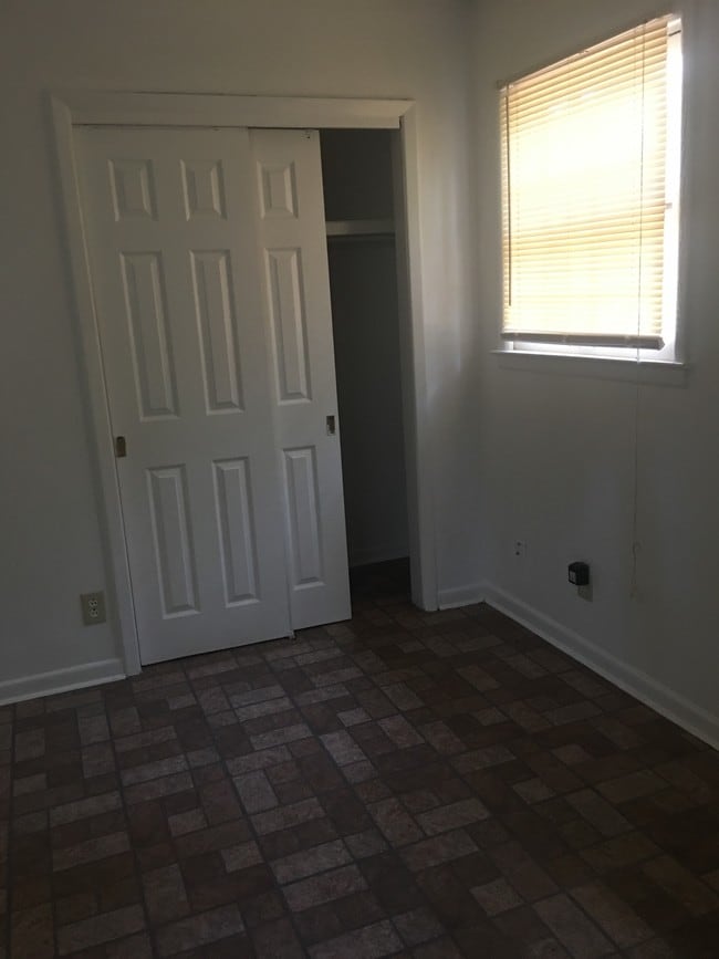 Building Photo - 2930 Carriage Ln