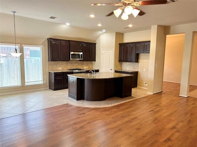Building Photo - 5526 Stoneridge Ct