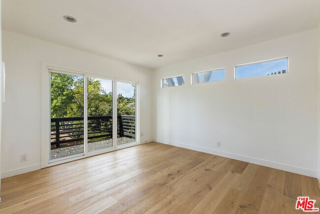 Building Photo - 3424 Primera Ave