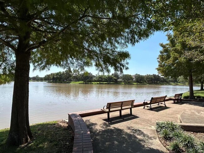 Building Photo - 2710 Double Lake Dr