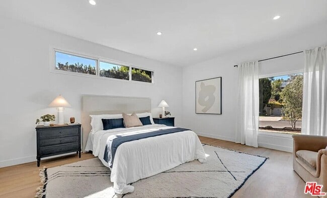 Building Photo - 418 N Bowling Green Way