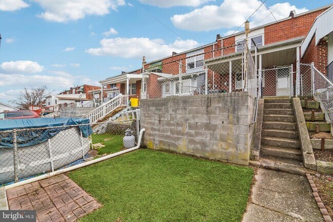 Building Photo - 7926 Bank St