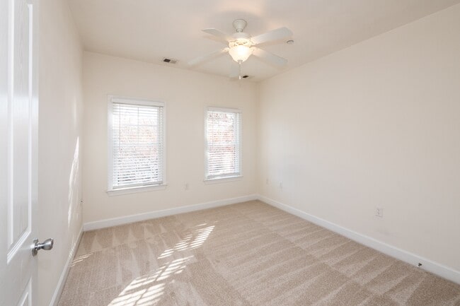 Building Photo - 915 Colley Ave