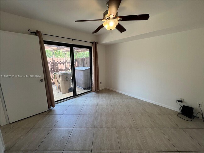 Building Photo - 773 SW 120th Way