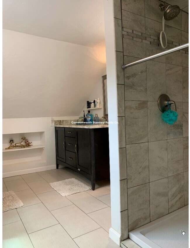 Building Photo - 53 Gale St