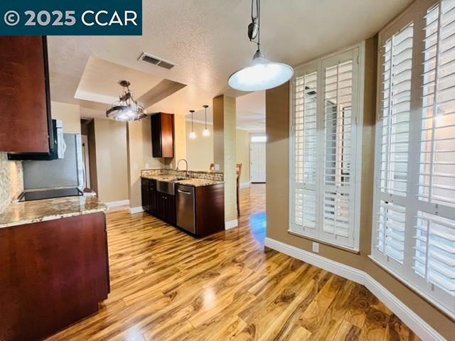 Building Photo - 3046 Lakemont Dr