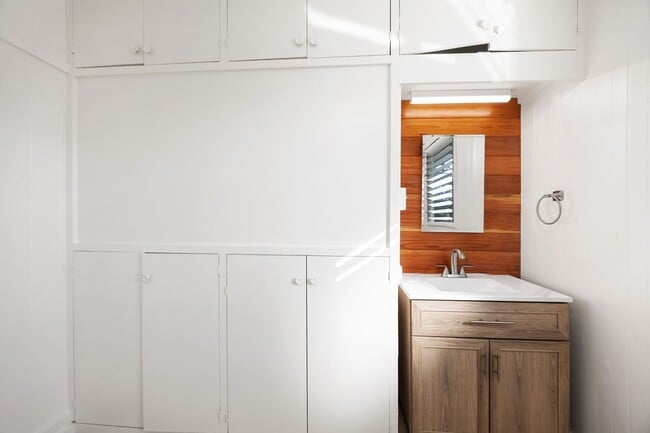 Building Photo - Newly Renovated Waialua Home on 1 Acre w/ Mountain Views – Pets Welcome