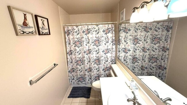 Building Photo - 40 Essex Ct