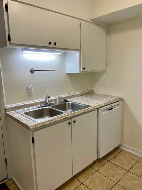 Building Photo - 2 bed, 1 bathroom duplex   - Seneca, SC