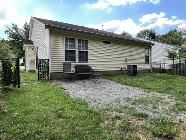 Building Photo - Updated 3 Bedroom, 2 Bath Ranch in NW Char...