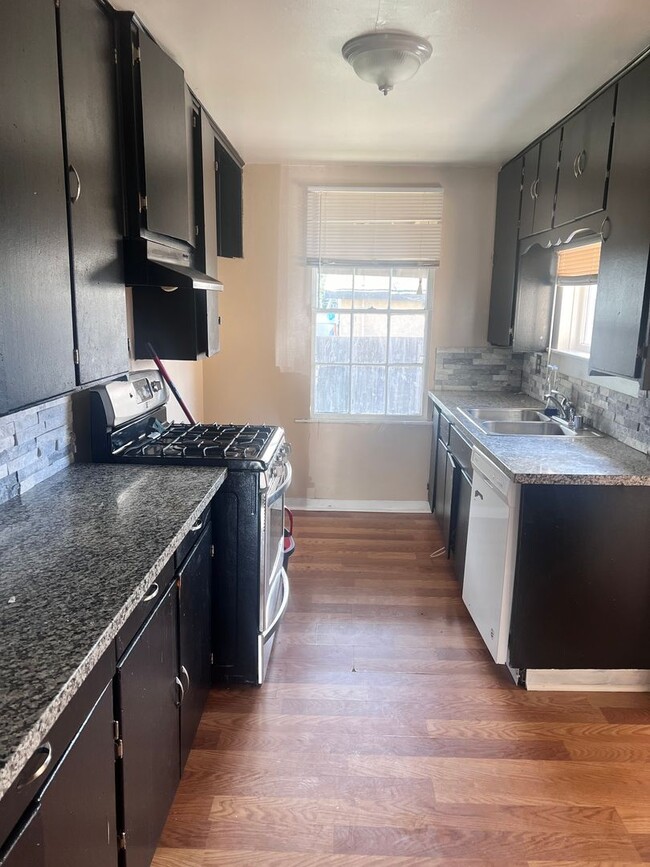 Building Photo - 337 Harding Ave.