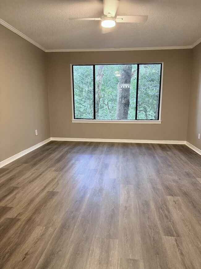 Building Photo - 313 Heath Dr
