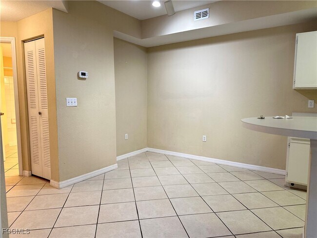 Building Photo - 6300 Aragon Way