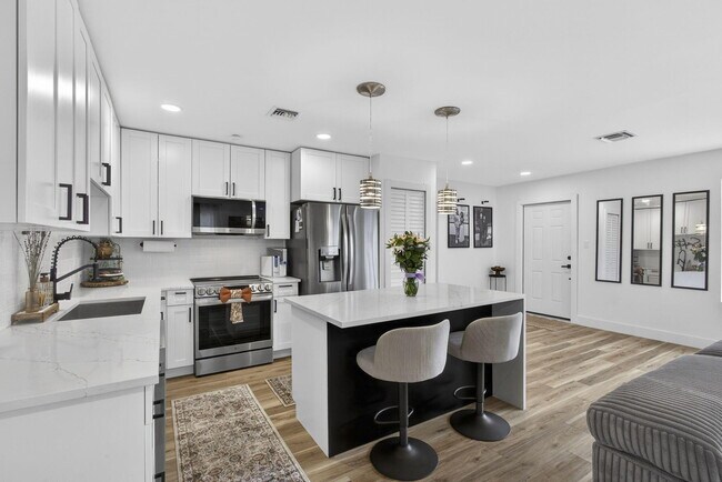 Building Photo - 701 37th St