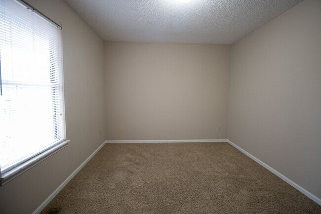 Building Photo - 3715-3715 Pimlico Dr