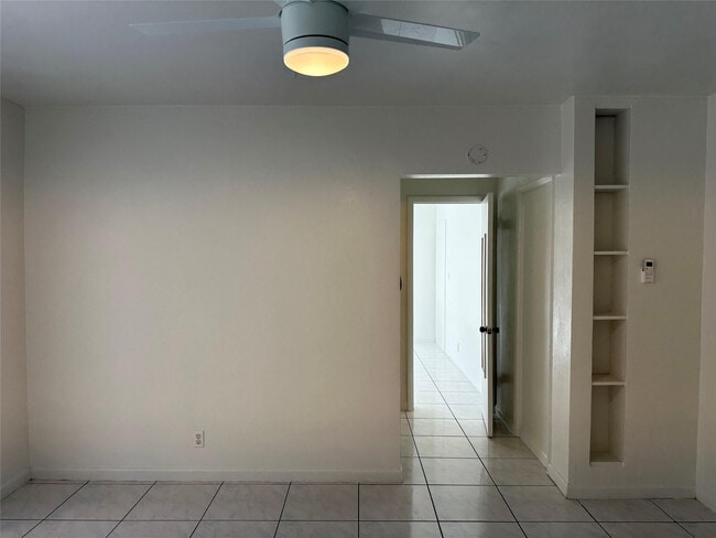 Building Photo - 1101 NE 17th Way