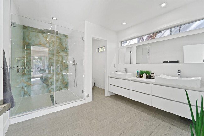 Building Photo - 18 Samana Dr