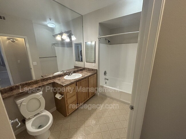 Building Photo - 501 Gibson Dr