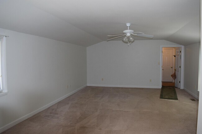 Building Photo - 310 La Salle Ave