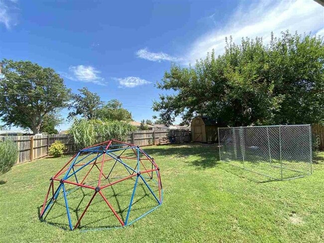 Building Photo - 2104 3rd St