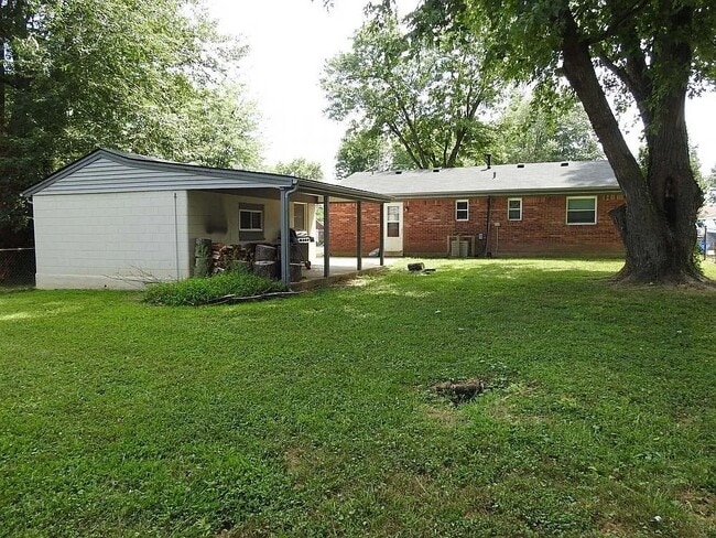 Building Photo - Logwood Ave