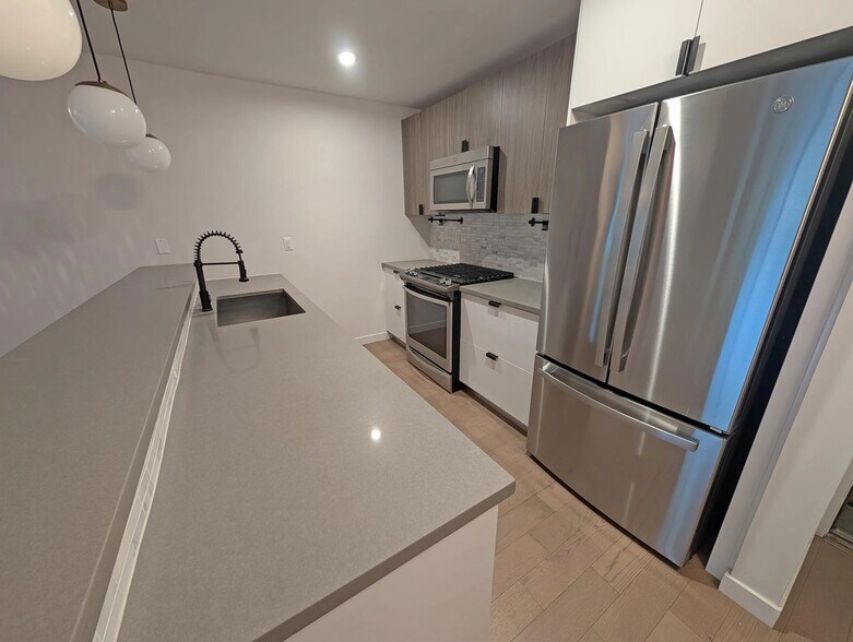 Interior Photo - 850 2nd St
