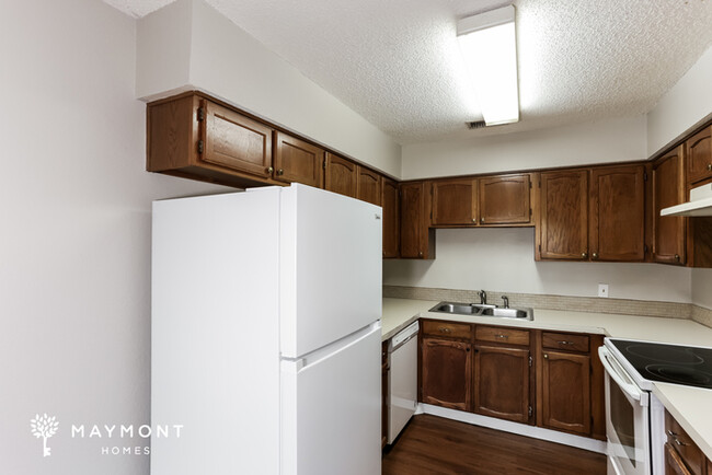 Building Photo - 6741 S Creek Dr