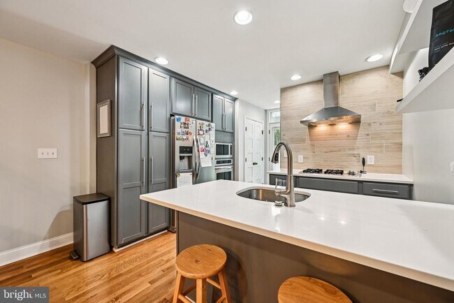 Building Photo - 503 S Bouldin St