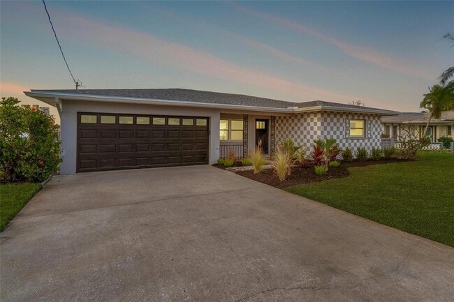 Building Photo - 7160 Shore Dr S